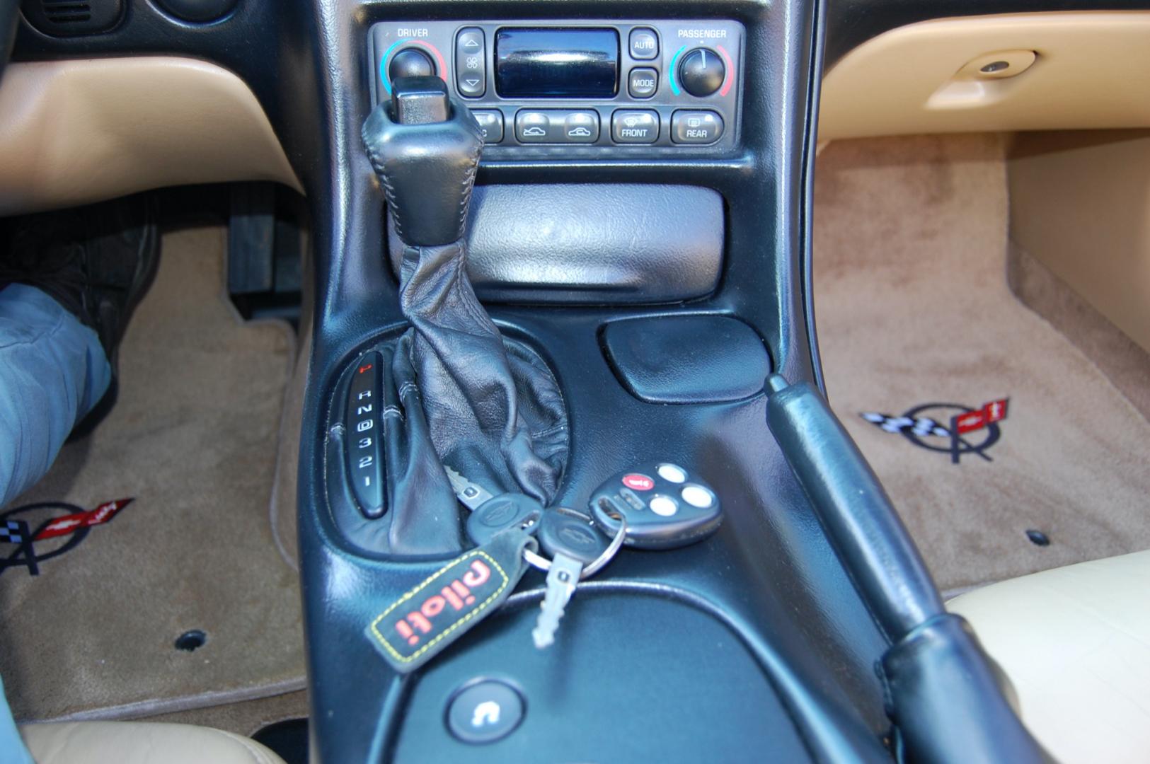 1998 Burgundy /Beige Leather Chevrolet Corvette (1G1YY32G9W5) with an 5.7 liter V8 engine, Automatic transmission, located at 6528 Lower York Road, New Hope, PA, 18938, (215) 862-9555, 40.358707, -74.977882 - Photo#53